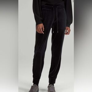 Lululemon Ready to Crush High-Rise Velour Jogger *Full Length black